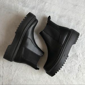 yardley platform chelsea boot